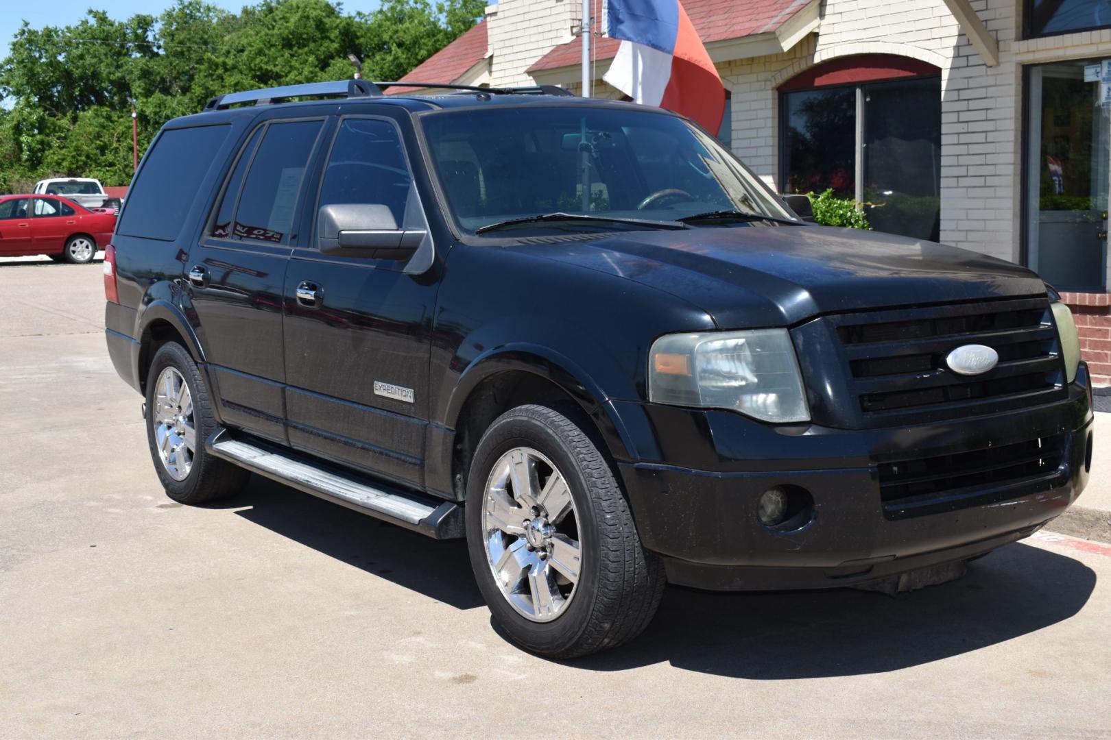 2007 Black /Black Ford Expedition Limited 2WD (1FMFU19577L) with an 5.4L V8 SOHC 16V engine, 6-Speed Automatic Overdrive transmission, located at 5925 E. BELKNAP ST., HALTOM CITY, TX, 76117, (817) 834-4222, 32.803799, -97.259003 - Photo#5